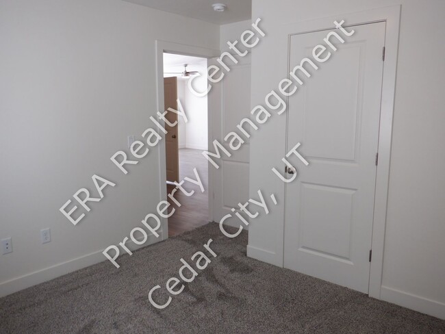 Building Photo - Move-in Bonus! - 3 bedroom - 2 Bath - Single Level Twin Home