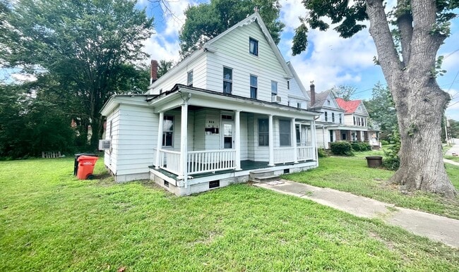 Building Photo - 741 Riverside Ave