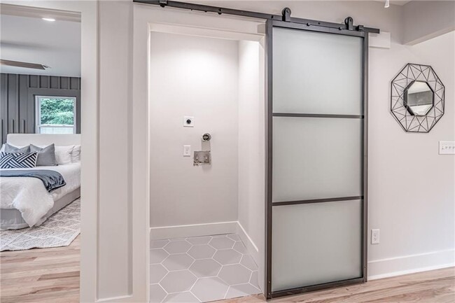 Building Photo - 605 Blake Ave SE