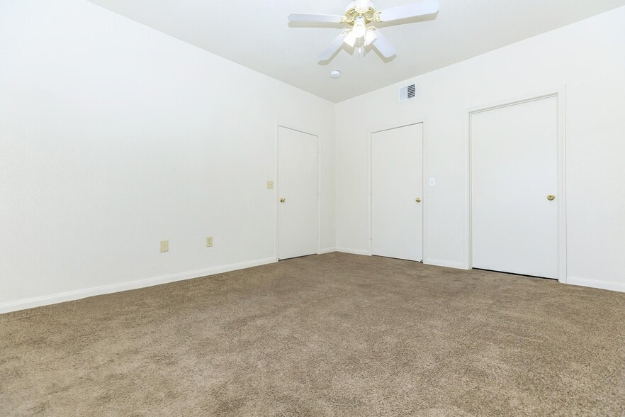 Building Photo - 1700 Mustang Dr