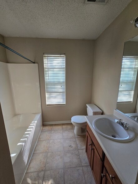 Building Photo - 154 Amelia Garden Way