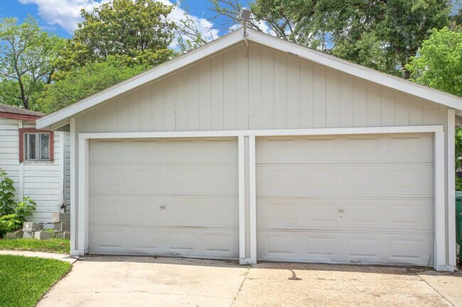 Building Photo - 3801 Broyles St