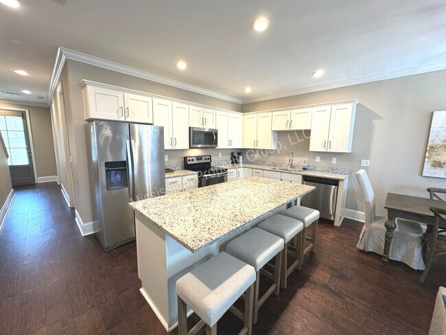 Building Photo - 3BR/3.5BA FURNISHED For Rent