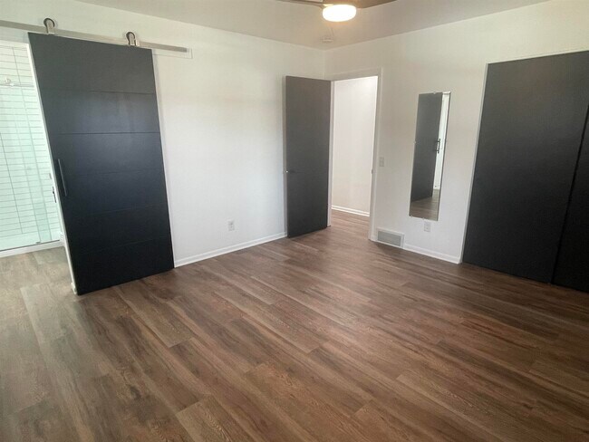 Building Photo - 2727 Florann Dr