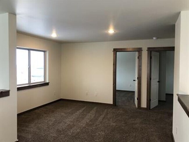 Building Photo - Spacious and Nicely Finished Townhome in Bozeman