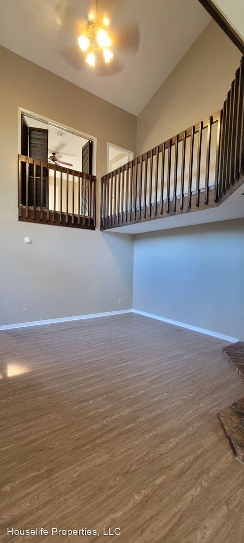 Building Photo - 3 br, 2 bath House - 3358 Eastwood Dr