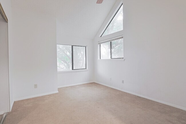 Building Photo - 3420 Country Club Dr W
