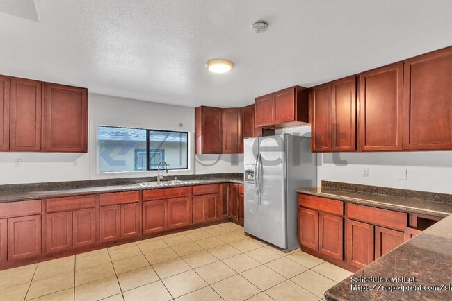 Building Photo - 1008 92nd Ave