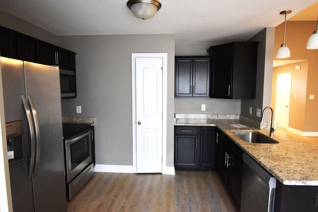 Building Photo - 3 Bedroom Pet Friendly Home For Rent in Chalet Hills!