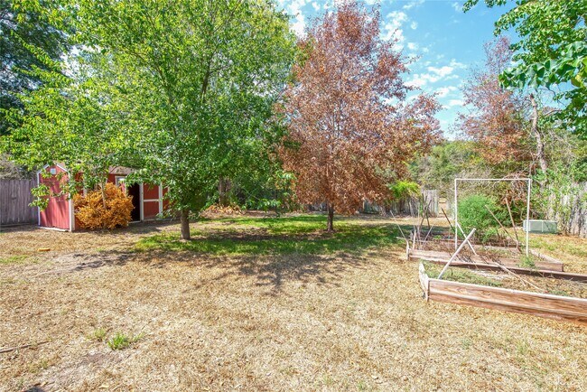 Building Photo - 16778 Glen Eagle Dr N