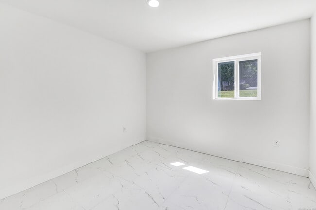 Building Photo - 51 Great Oak Rd