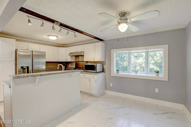 Building Photo - 146 Millhurst Rd