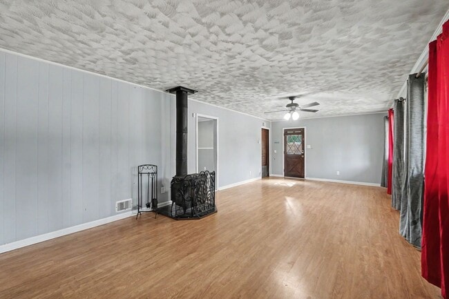 Building Photo - 18 Silverstone Cir