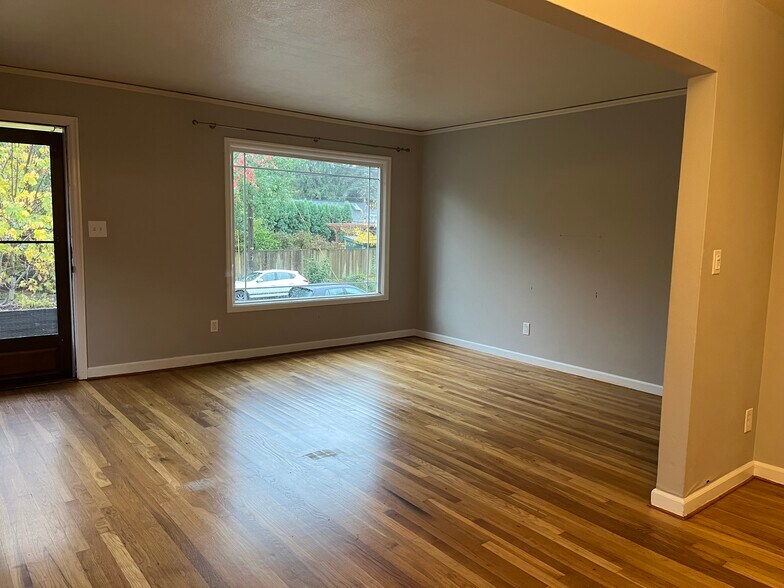 Main living room - 1429 NE Mason St