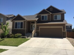 Building Photo - Beautiful, Dog Friendly,  3 Bedroom, 2.5 B...