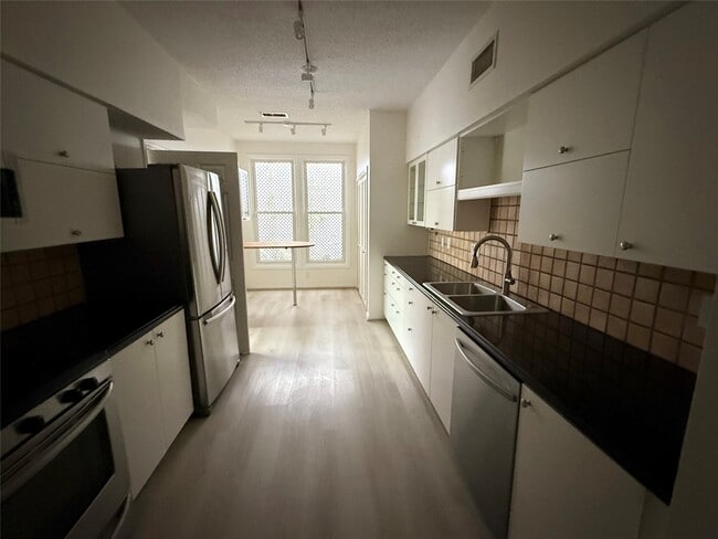 Building Photo - 3619 Mulberry St