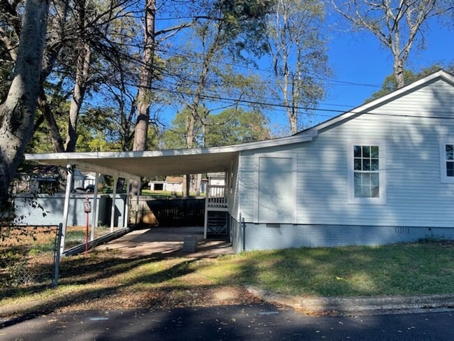 Building Photo - Renovated 3 Bedroom 1 Bath Home for Rent!!