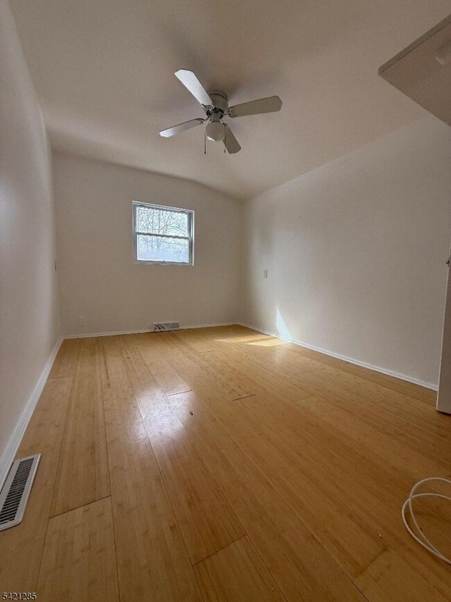 Building Photo - 207 Nariticong Ave