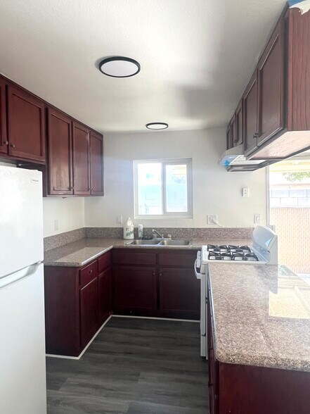 Building Photo - 5125 Bandera St