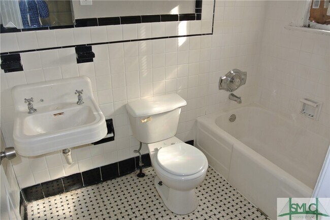 Building Photo - 1415 E 42nd St