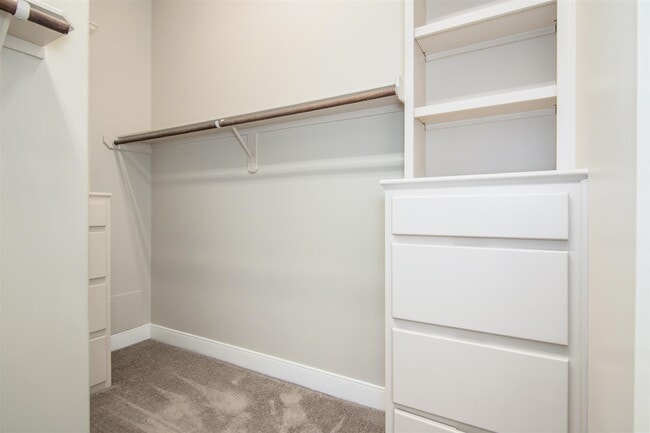 Building Photo - 5227 Lillian St