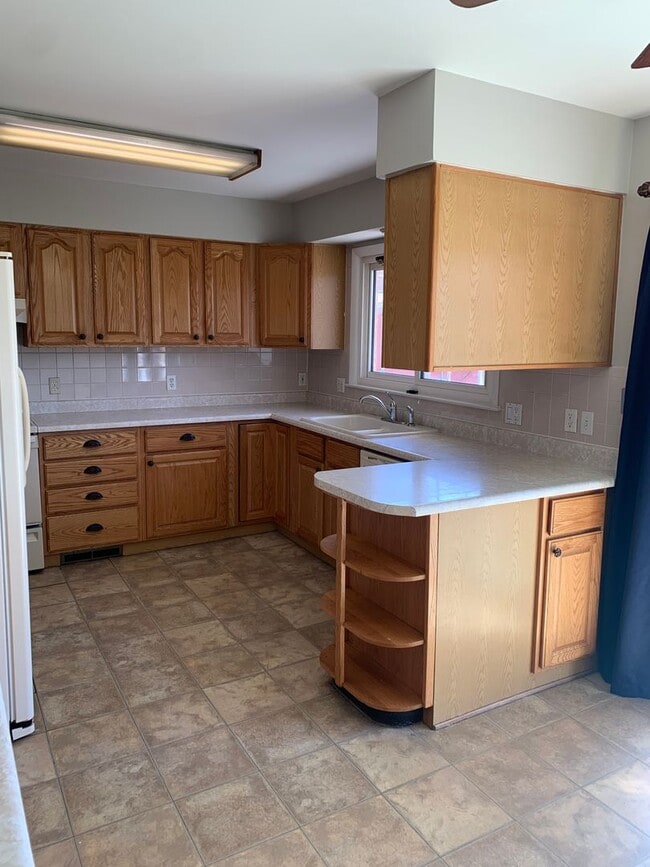 Building Photo - 2 BEDROOM, 2 BATHROOM, 2 BONUS ROOM SINGLE FAMILY HOME