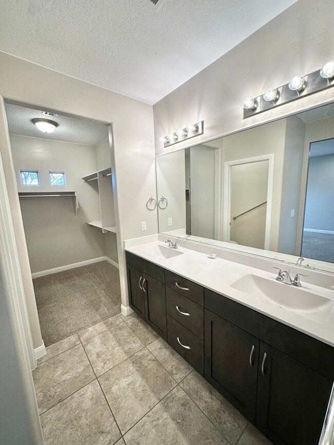 Building Photo - Red Mountain Jewel!  WITH SOLAR PANELS!!