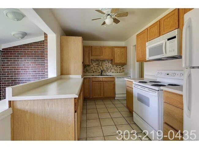 Building Photo - 2800 S Holly Plz