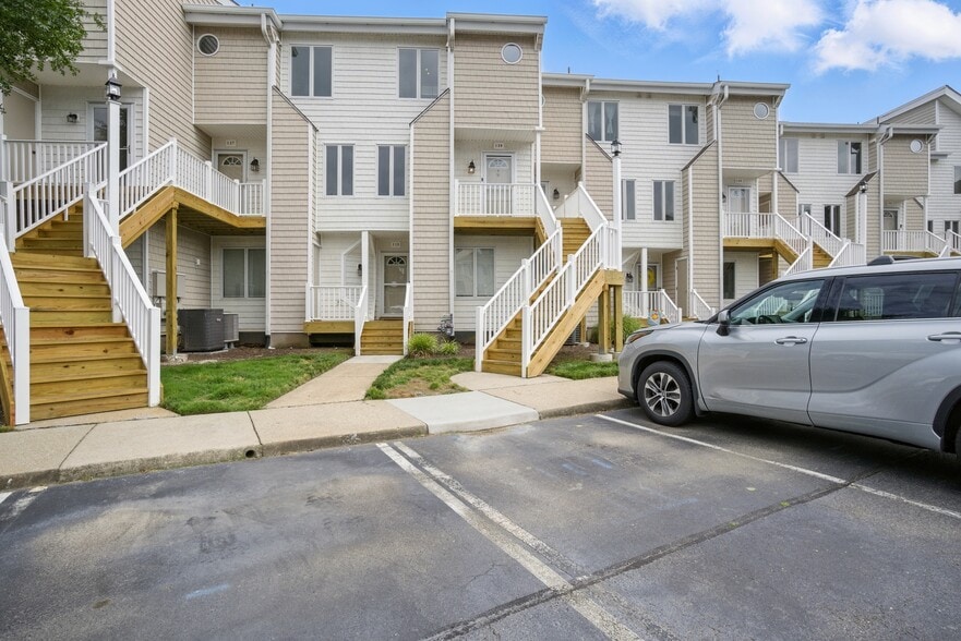 Building Photo - 100 Pinewood Rd