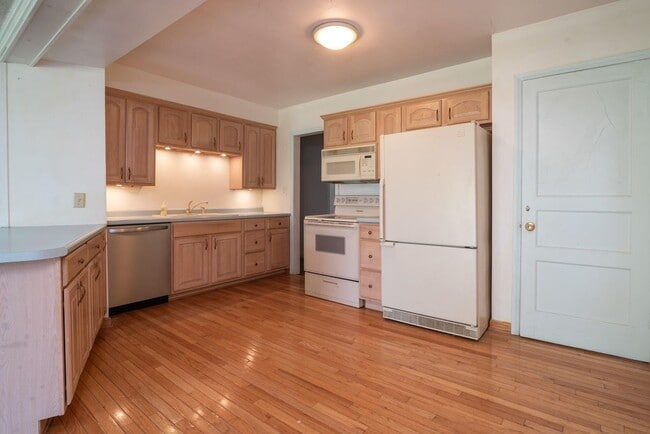 Building Photo - 915 Sheridan Ct