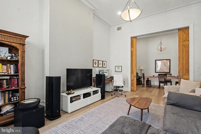 Building Photo - 1824 Chestnut St