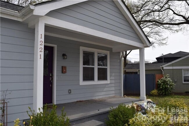Building Photo - 1221 Meadow Ln