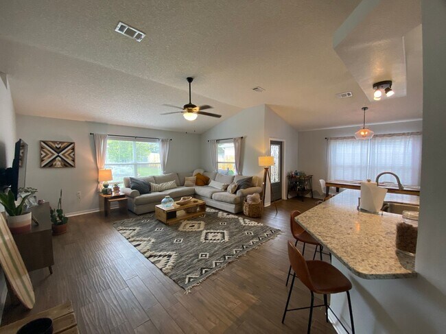 Building Photo - 6486 Surfside Cove