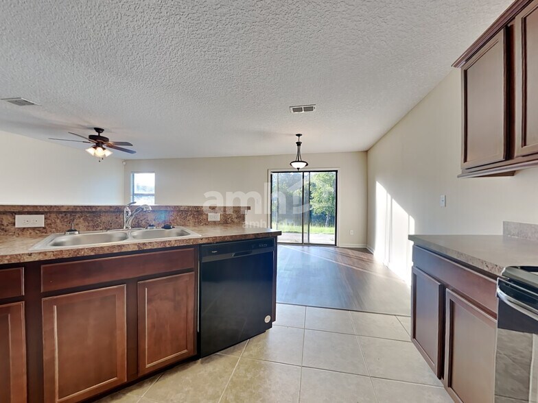 Building Photo - 9630 Mayville Dr E