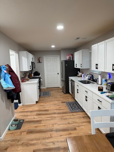 Kitchen - 184 School St