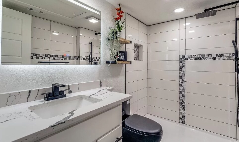 Building Photo - 2627 Douglas Ave