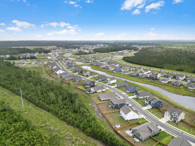 Building Photo - Spacious 4 Bedroom Home in Blake Farm