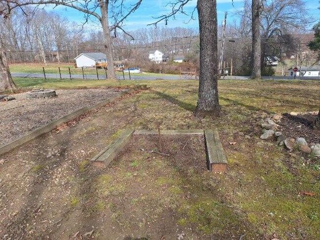 Building Photo - 1084 Nease Dr