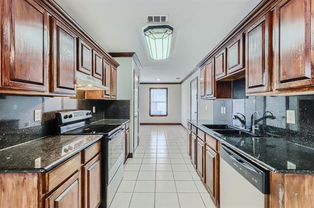 Building Photo - 1406 Buckingham Dr