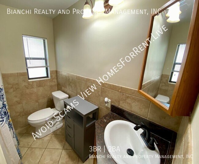 Building Photo - Block Home in Belleair Bluffs