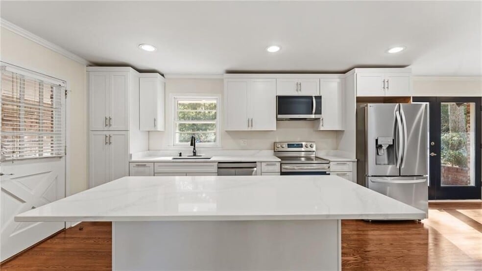 Building Photo - 2038 S Akin Dr