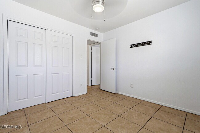 Building Photo - 11189 Ebb Tide Dr