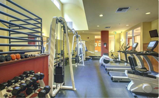 Building Photo - Fantastic Penthouse Unit Downtown Marina D...
