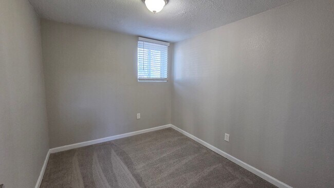 Building Photo - 4 Bedroom 2 Bath with Finished Basement and Study!
