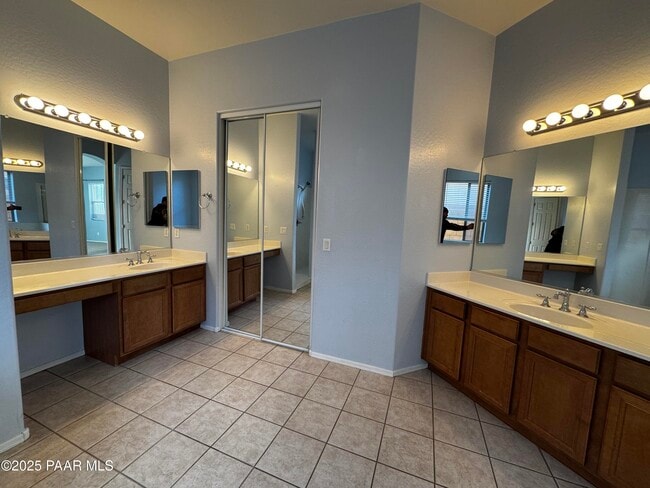 Building Photo - 6529 E Falon Ln