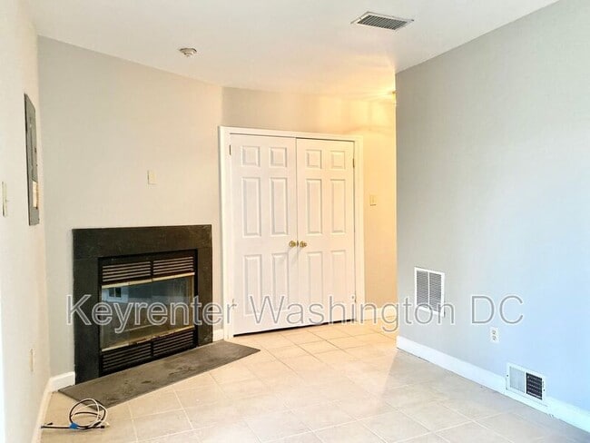 Building Photo - 18231 Fox Chase Cir