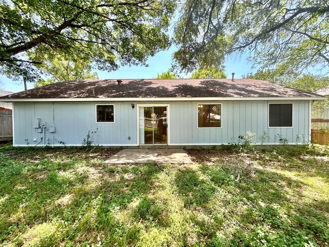Building Photo - Cozy 3BR/2BA Single-Story Home with Privat...