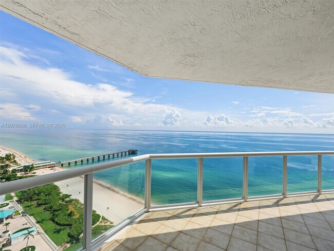 Building Photo - 16425 Collins Ave