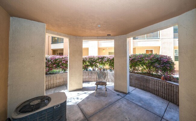 Building Photo - Beautiful & Spacious 3bd Condo With Great ...