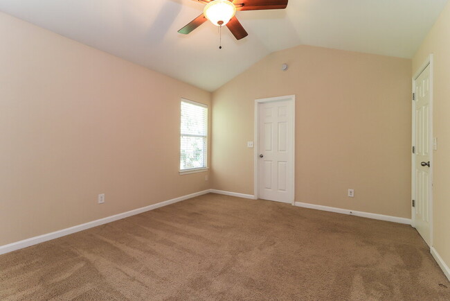 Building Photo - 347 Hidden Creek Ln